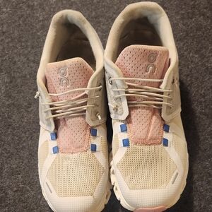 8.5 M - On Running Women's Sneakers - Cloud 5 Push